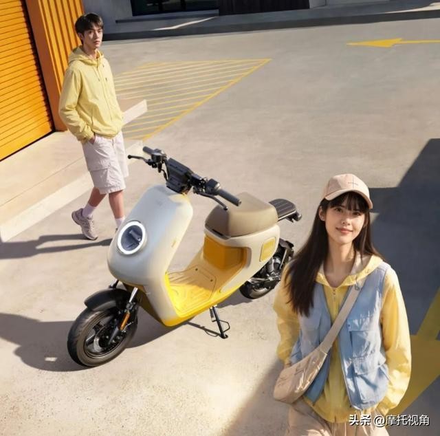 秋季新品潮扎堆：3799 元的小牛 MET Citi，和一台把“汽车快充”搬上两轮的新车